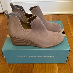 Brand new Tom’s wedge bootie